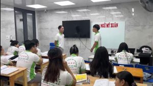 Học viên luyện giao tiếp Hoa ngữ
