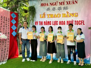 Trao bằng và chứng nhận học viên